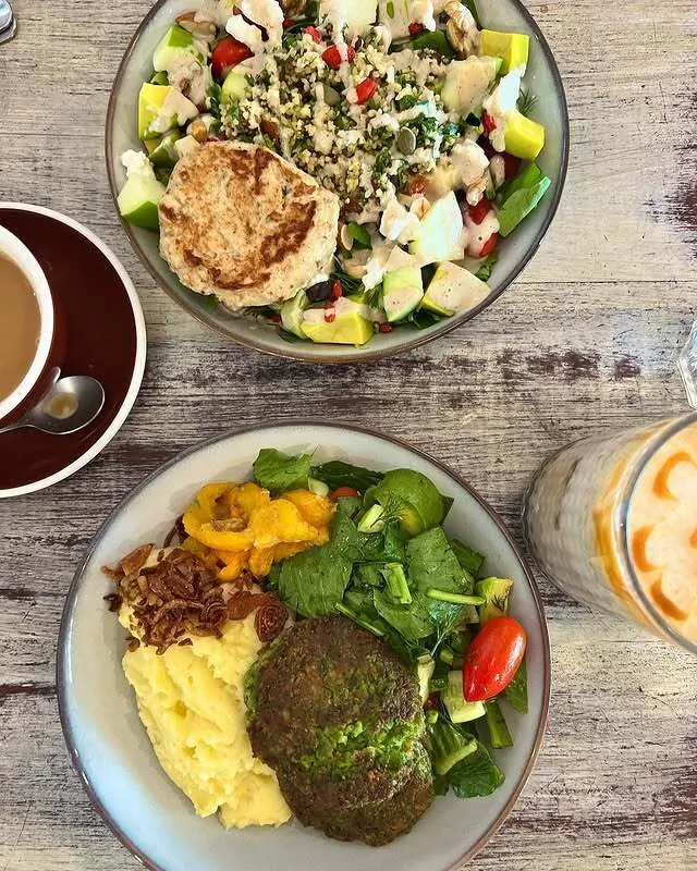 Brunch plates and drinks at Dots Coffee
